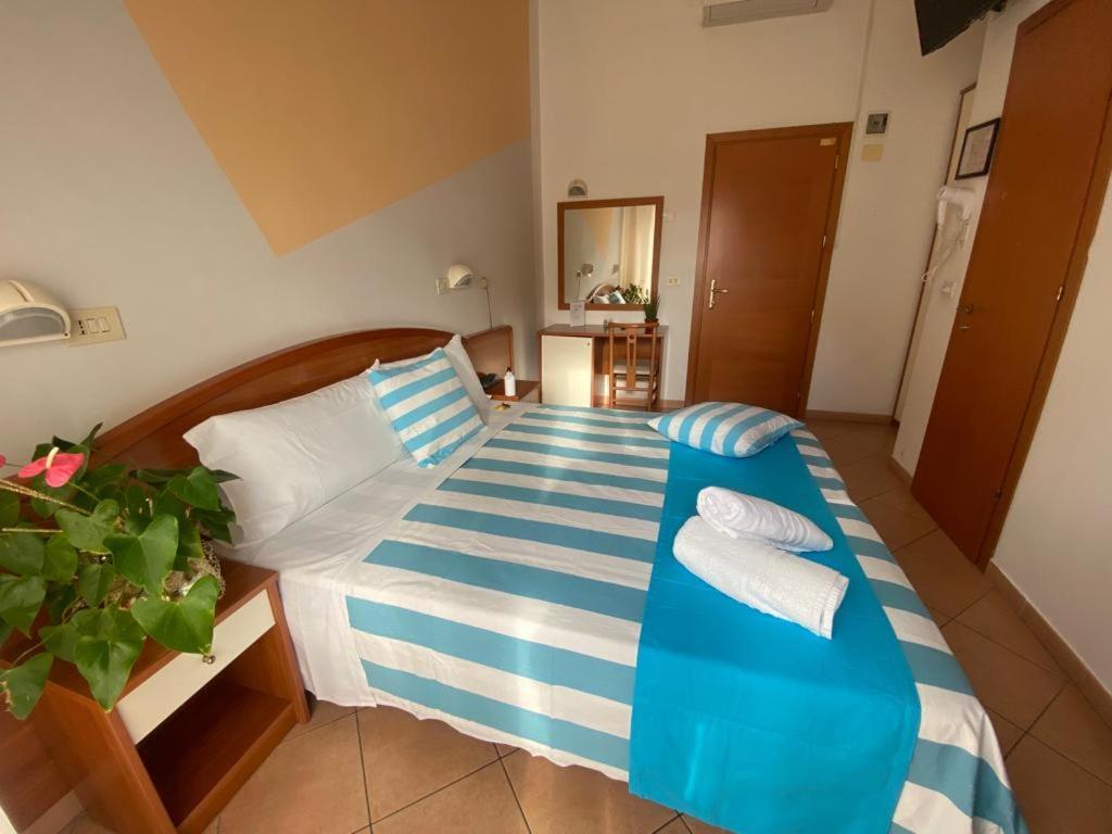 Hotel Villa Caterina Rímini Exterior foto