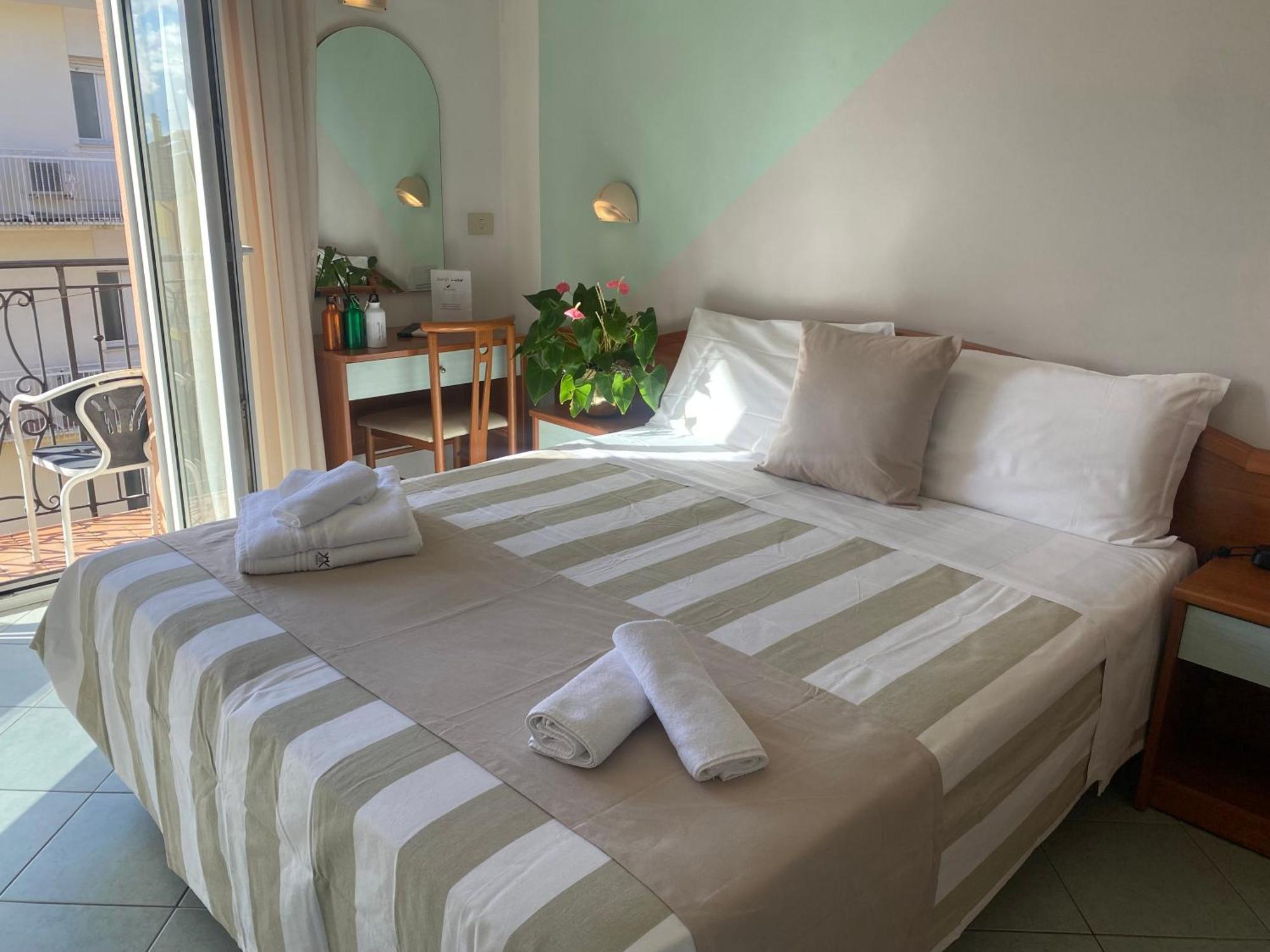 Hotel Villa Caterina Rímini Exterior foto